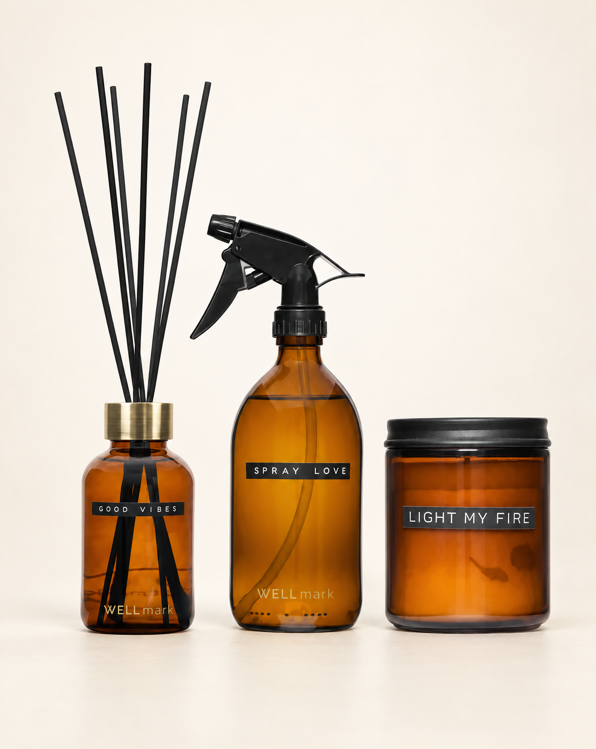 The Warm Embrace Set, geurkaars, maxi geurstokjes en roomspray